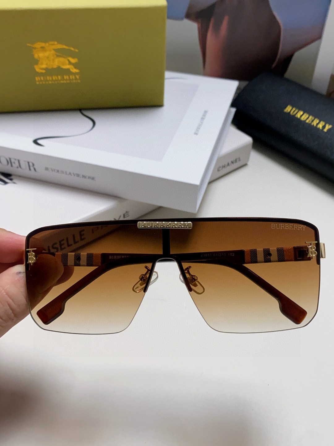  Burberry巴宝莉 2025新款流行个性欧美男太阳镜防紫外线外贸眼镜女莉防晒休闲情侣墨镜 TB新L