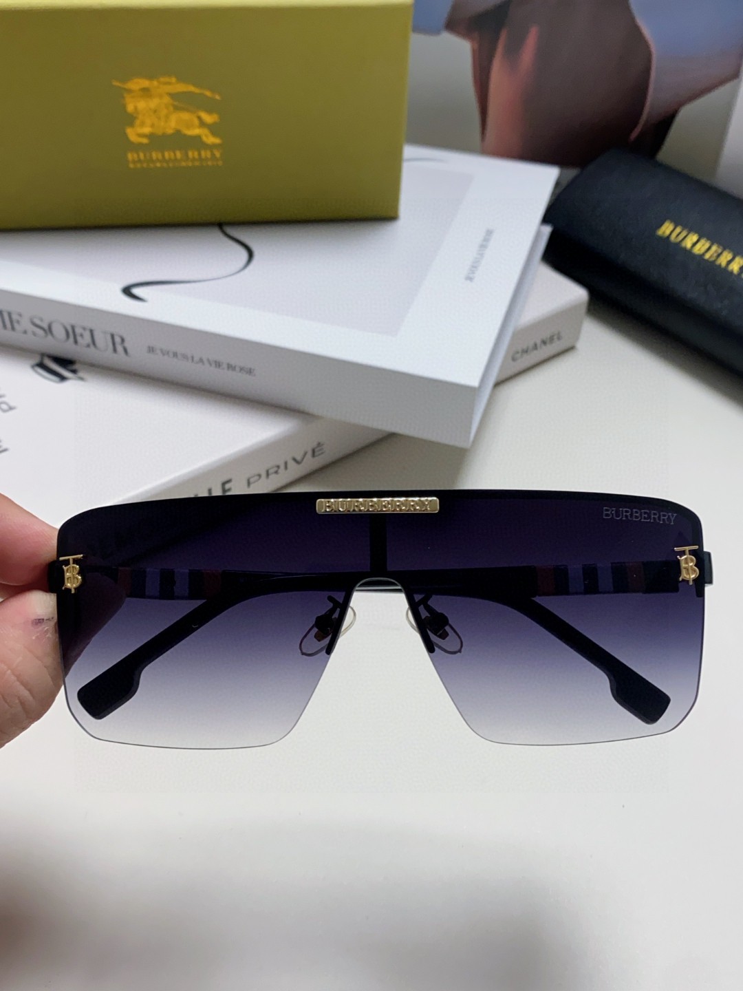  Burberry巴宝莉 2025新款流行个性欧美男太阳镜防紫外线外贸眼镜女莉防晒休闲情侣墨镜 TB新L