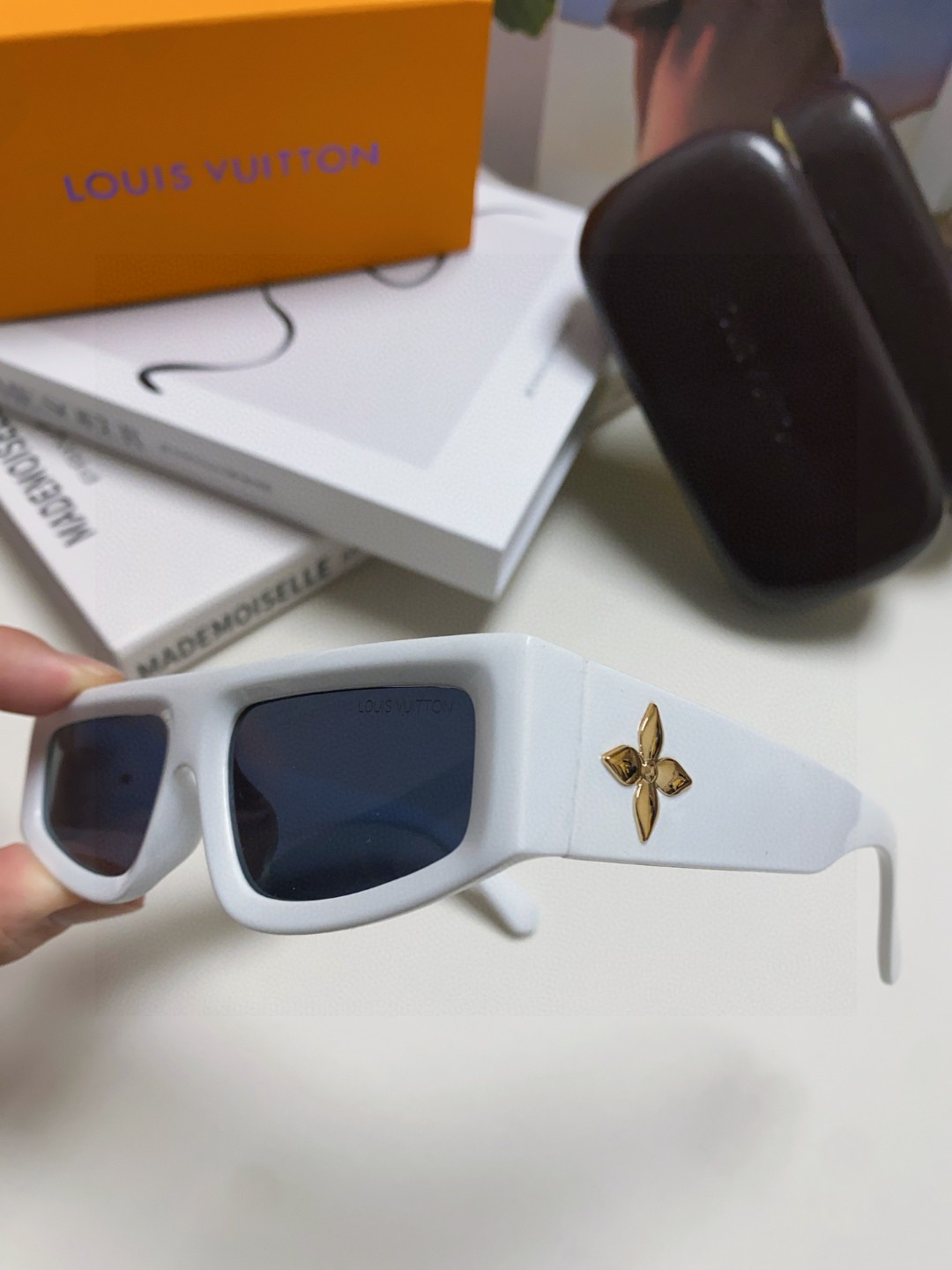  Lv路易威登 最新米兰走秀款 LOUIS VUITTON  顶级镀金💎四叶草🍀 男女通用猫眼 时尚上档