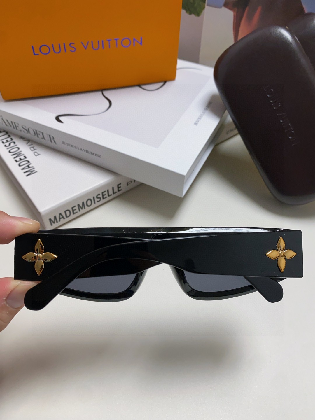  Lv路易威登 最新米兰走秀款 LOUIS VUITTON  顶级镀金💎四叶草🍀 男女通用猫眼 时尚上档