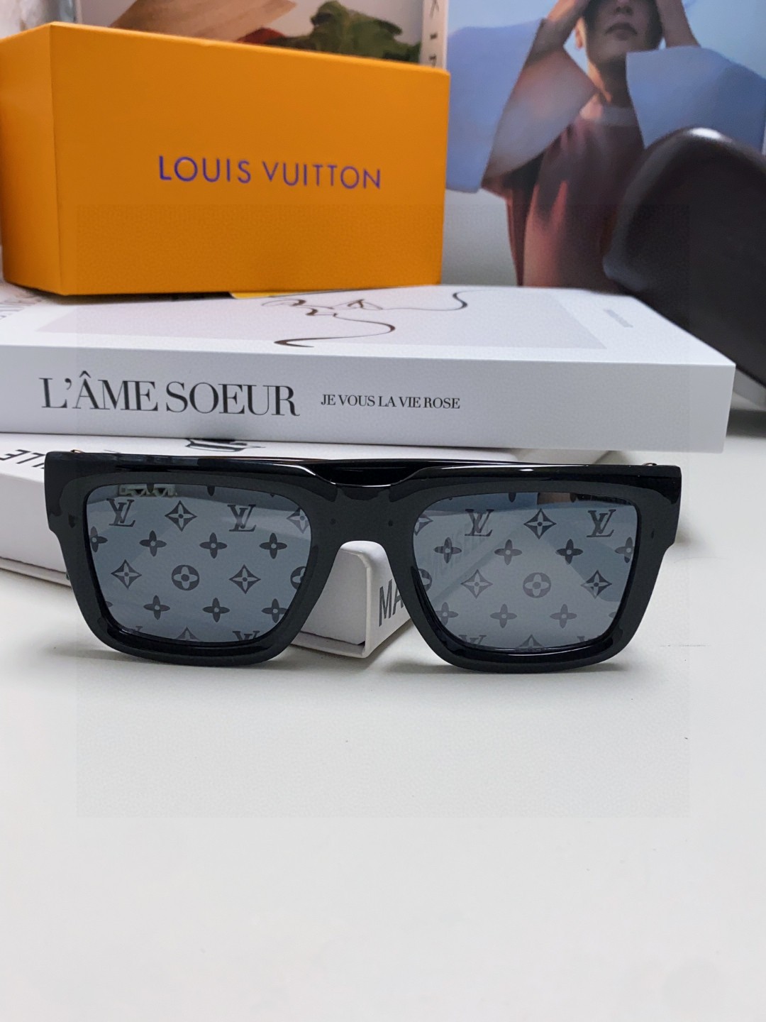  LV墨镜 墨镜🕶️好看上脸超大气显脸小，小满印不会有土气暴发户的感觉，男女都能带，很时髦 