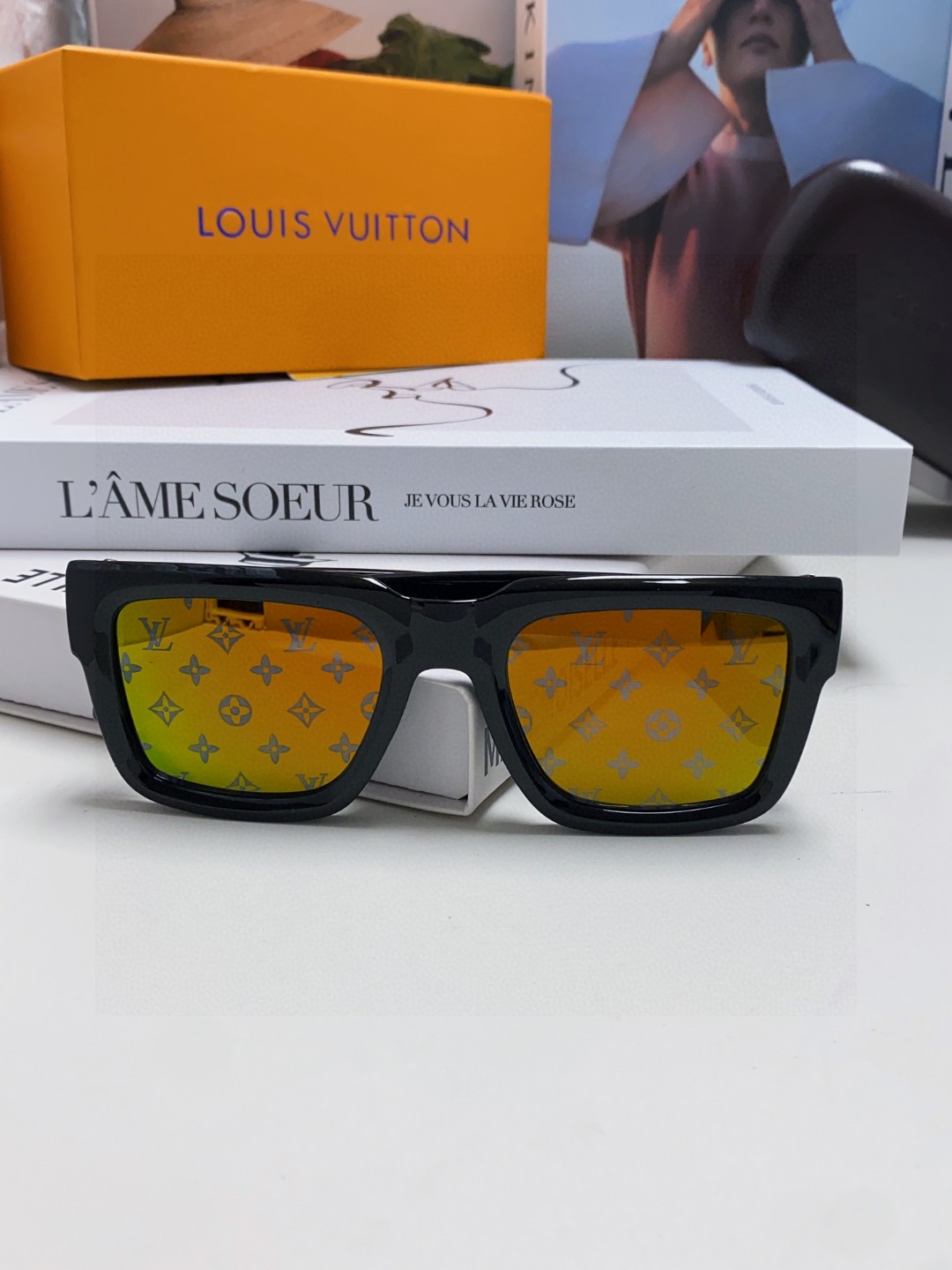  LV墨镜 墨镜🕶️好看上脸超大气显脸小，小满印不会有土气暴发户的感觉，男女都能带，很时髦 