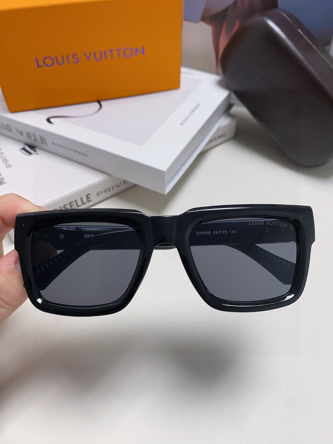  LV墨镜 墨镜🕶️好看上脸超大气显脸小，小满印不会有土气暴发户的感觉，男女都能带，很时髦 