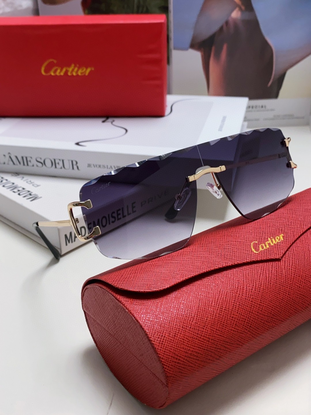   Cartier  卡地亚 👑豹子镜片 彰显个性不凡 男女款太阳墨镜  双色烤漆工艺  进口高清镜片 
