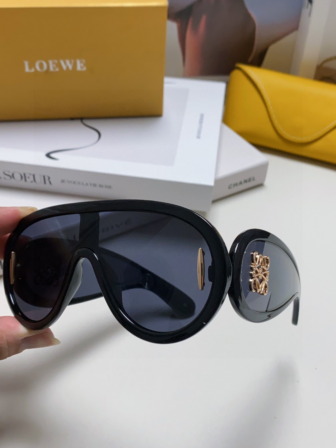  Loewe罗意威 新款太阳镜多巴胺配色🩷🌈25新款罗伊家面包充气飞行员太阳镜小红书网红同款墨镜