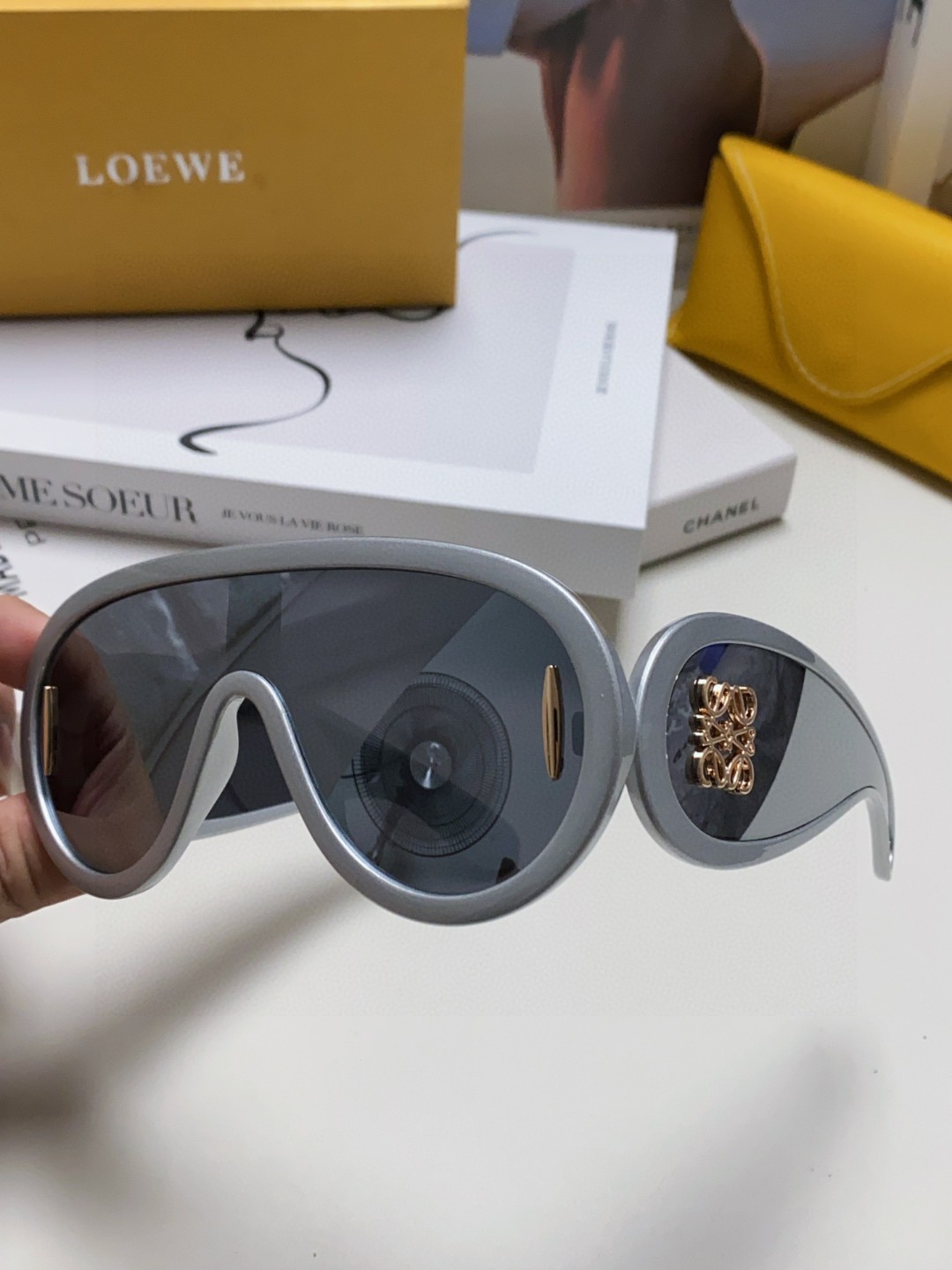  Loewe罗意威 新款太阳镜多巴胺配色🩷🌈25新款罗伊家面包充气飞行员太阳镜小红书网红同款墨镜