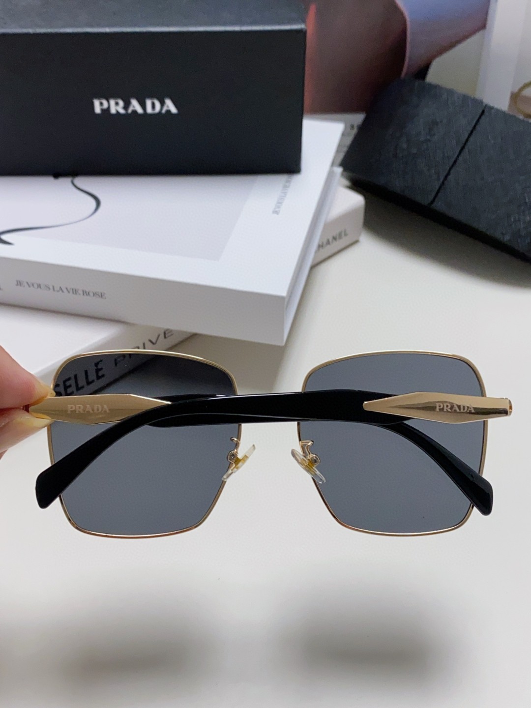  Prada 普拉达墨镜女时尚金属方形大框显脸小太阳镜oPr64zs 女士墨镜