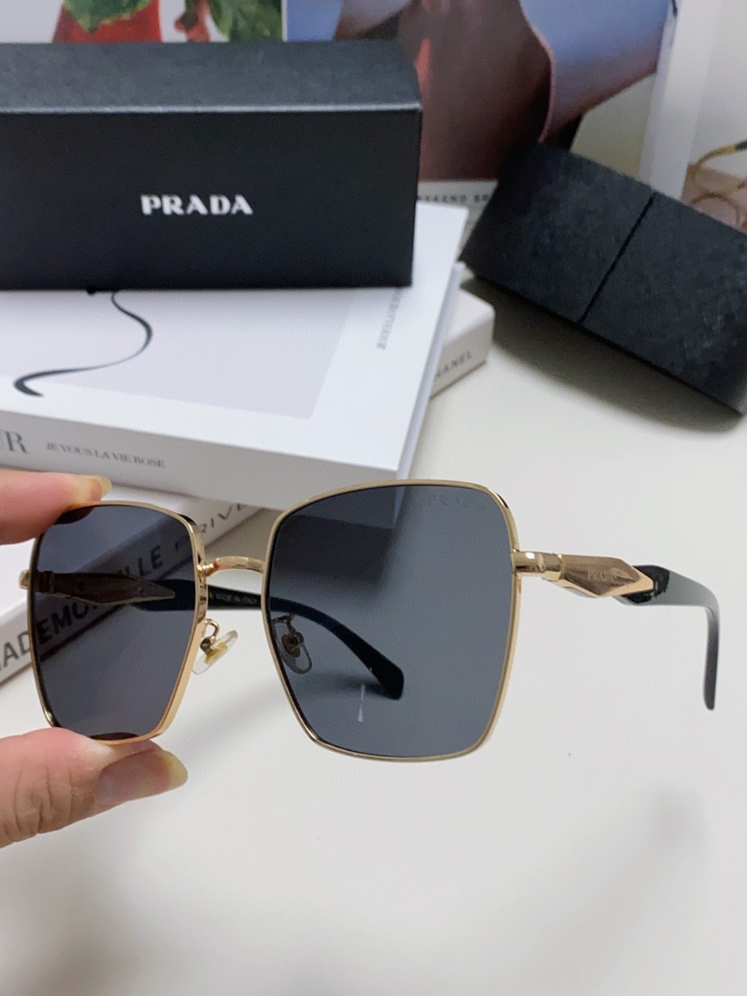  Prada 普拉达墨镜女时尚金属方形大框显脸小太阳镜oPr64zs 女士墨镜