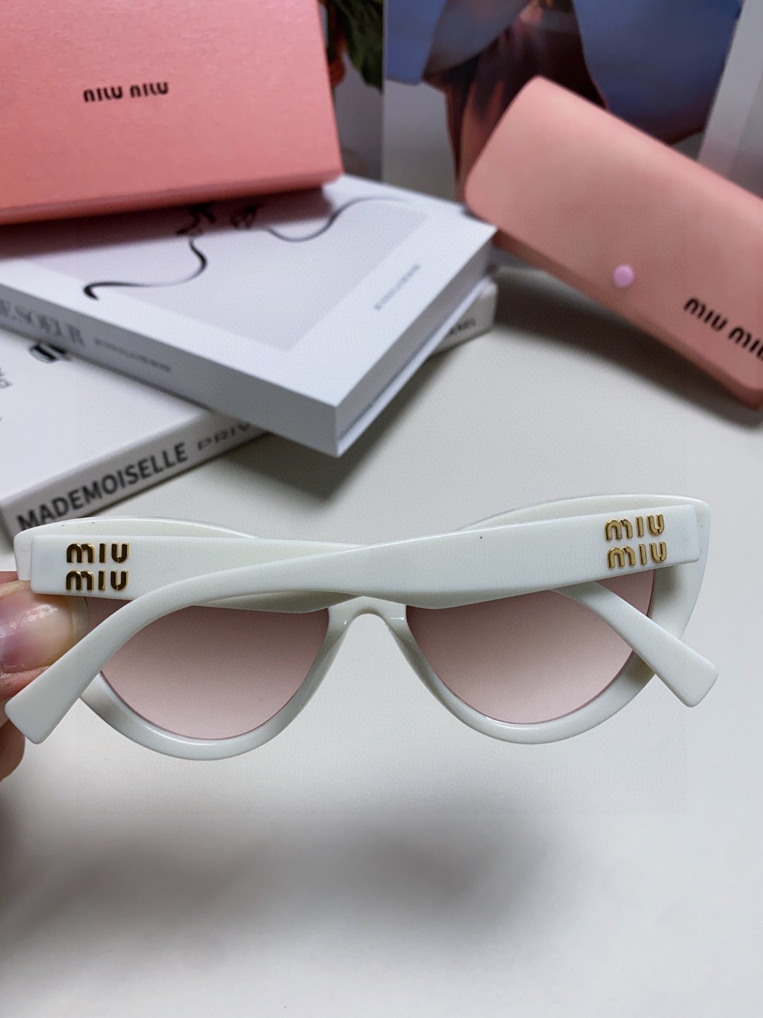  miumiu缪缪猫眼太阳镜，精致的MiuMiu小logo，各大网红博主推荐