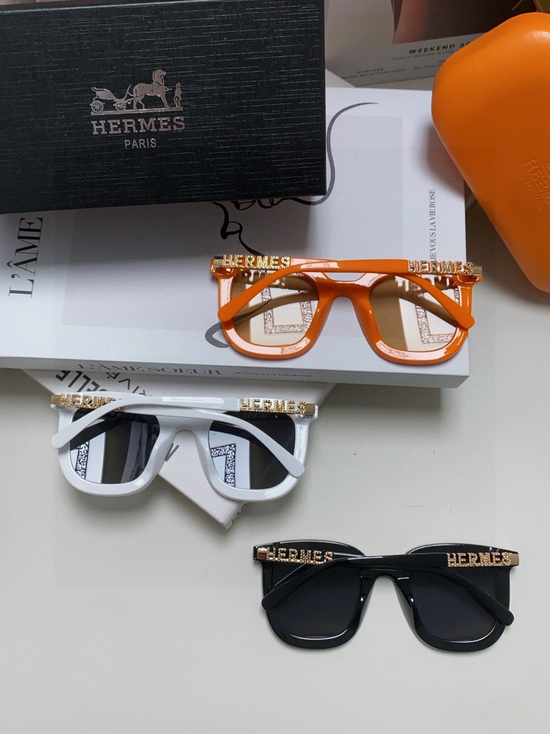  Hermes 爱马仕2025新款 复古方形百搭墨镜女圆脸显瘦网红高级感金属镂空腿防晒太阳镜 