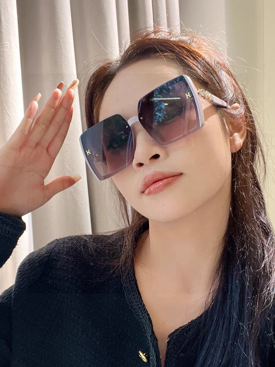   Hermes爱马仕2026新款 女士高清太阳镜高质	
量切片镜框，进口宝丽高清镜片大框时尚太	
阳镜