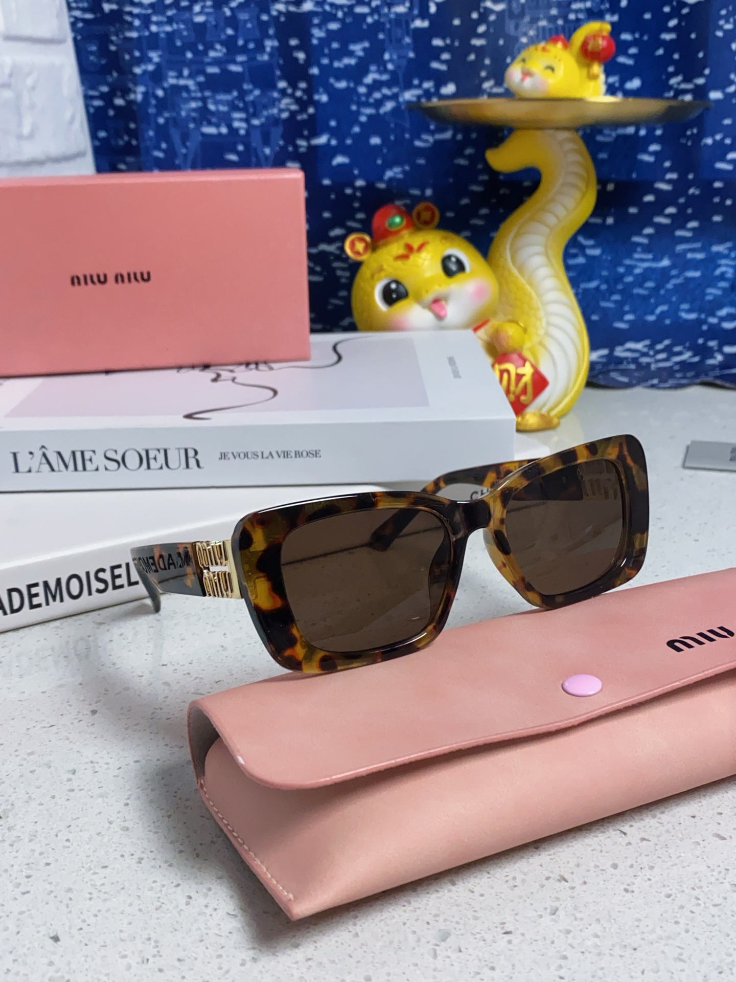  缪缪MIUMIU2025新款墨镜高级感女复古时尚方框防晒街拍潮流太阳镜