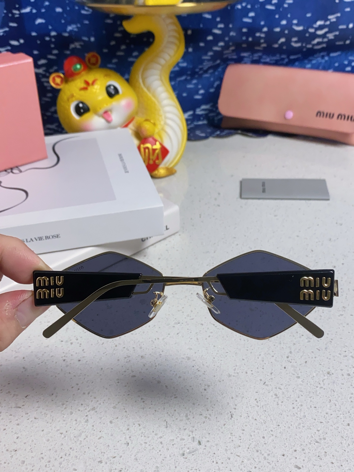  MiuMiu缪缪 2025新款墨镜女美式复古小框金属高级感街拍个性防晒防紫外线太阳眼镜女款
