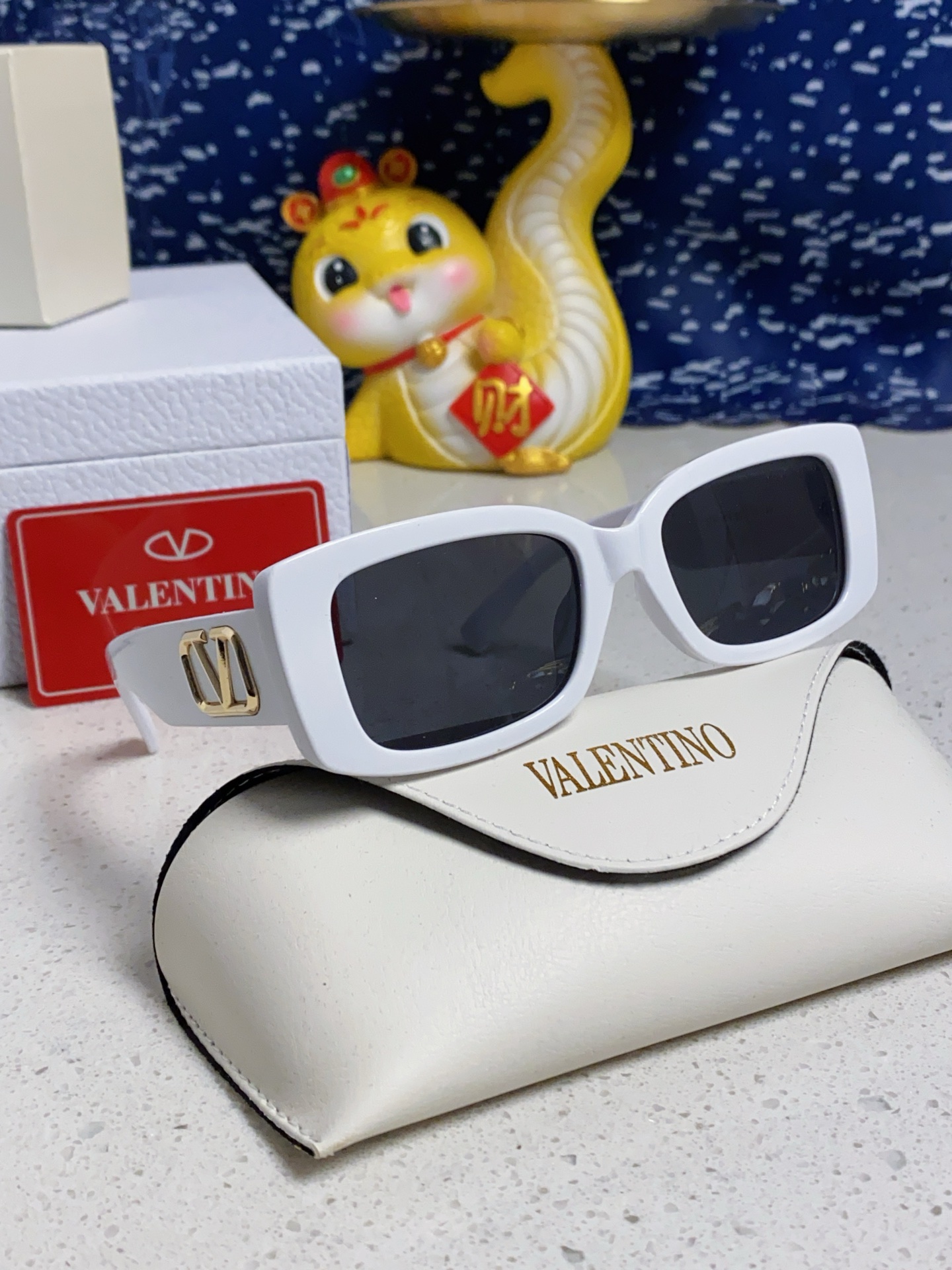   Valentino华伦天奴 韩版方形遮阳情侣款男女高级感ins墨镜潮大框圆脸显脸小太阳眼镜 简单不失