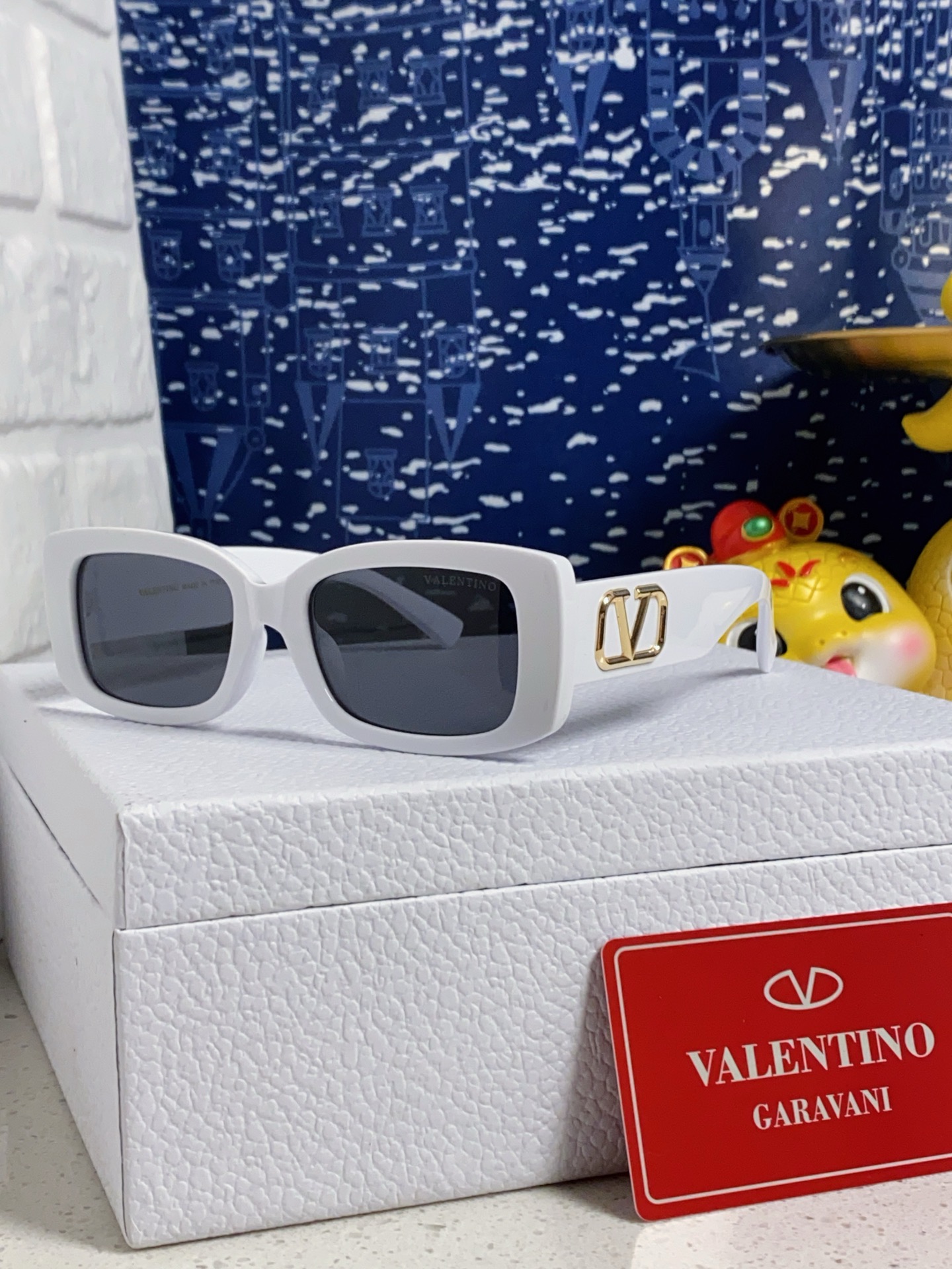   Valentino华伦天奴 韩版方形遮阳情侣款男女高级感ins墨镜潮大框圆脸显脸小太阳眼镜 简单不失