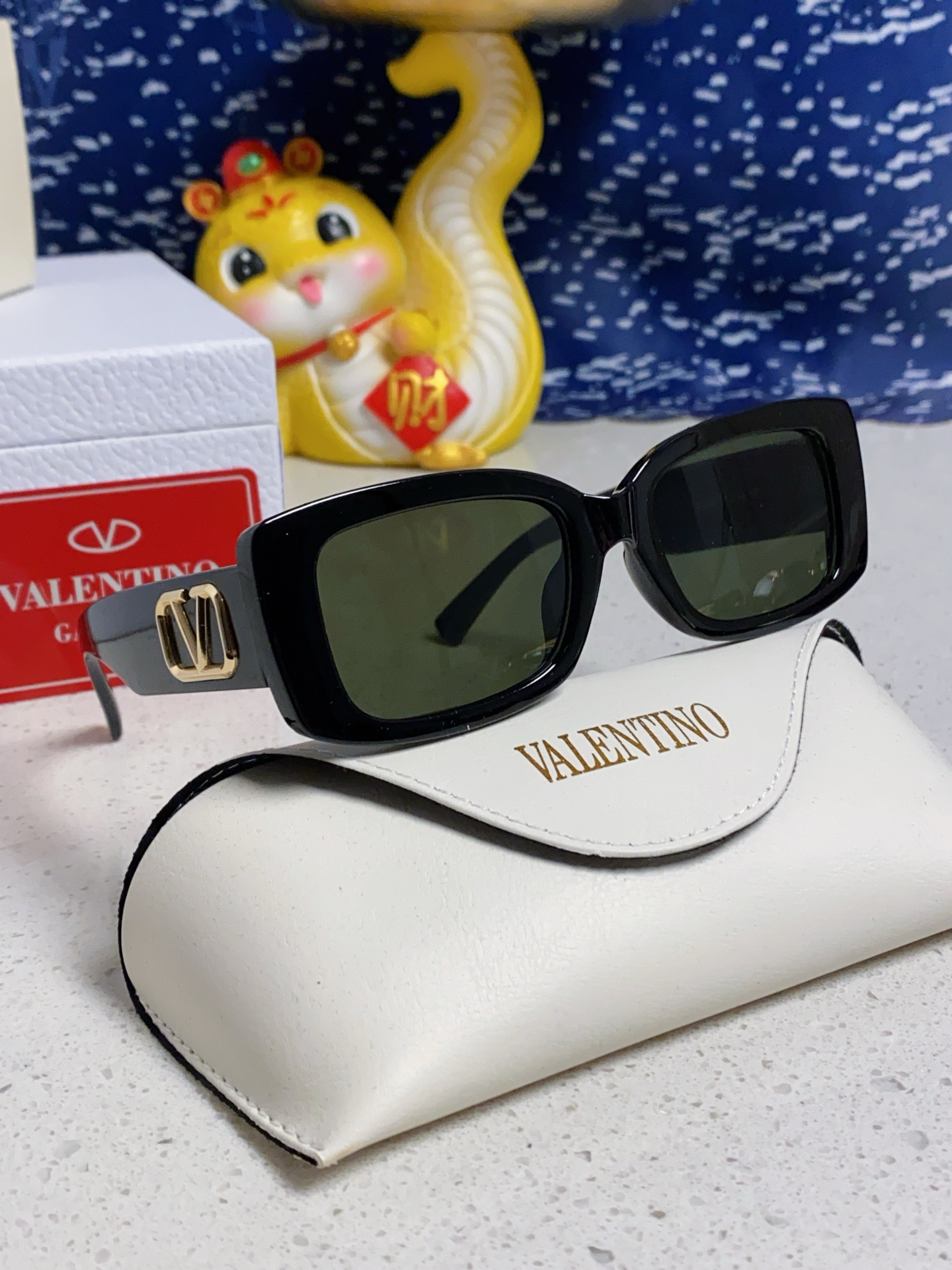   Valentino华伦天奴 韩版方形遮阳情侣款男女高级感ins墨镜潮大框圆脸显脸小太阳眼镜 简单不失