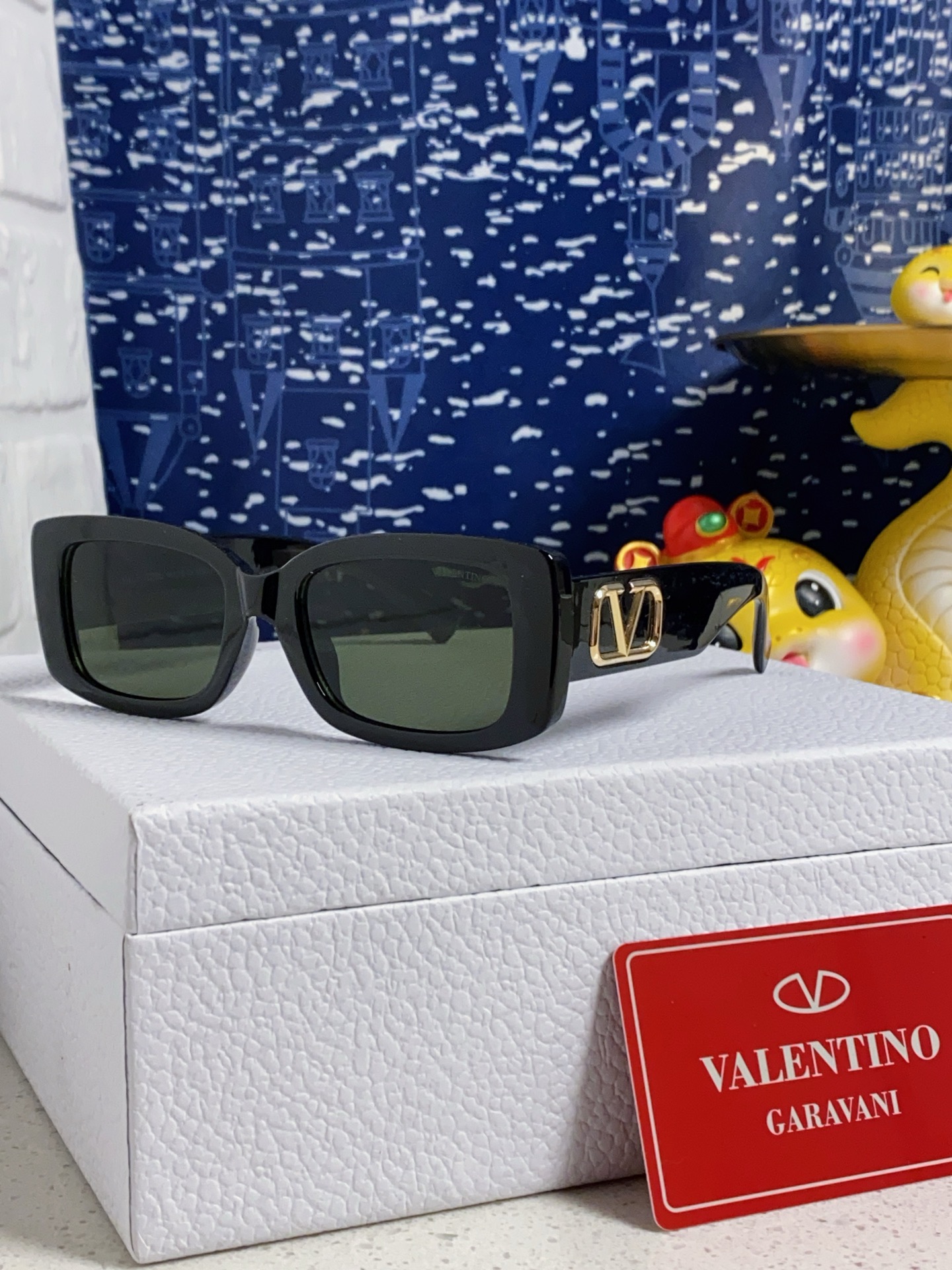   Valentino华伦天奴 韩版方形遮阳情侣款男女高级感ins墨镜潮大框圆脸显脸小太阳眼镜 简单不失