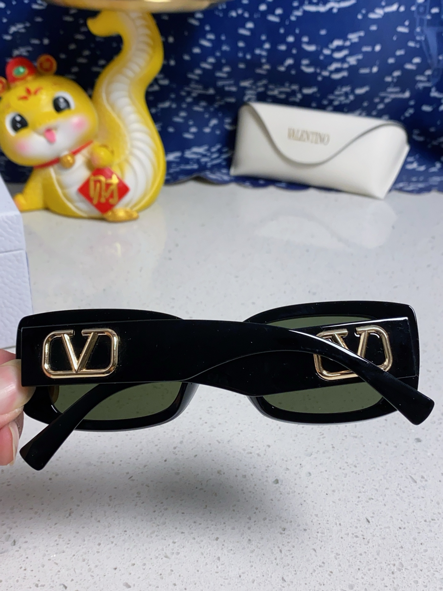   Valentino华伦天奴 韩版方形遮阳情侣款男女高级感ins墨镜潮大框圆脸显脸小太阳眼镜 简单不失