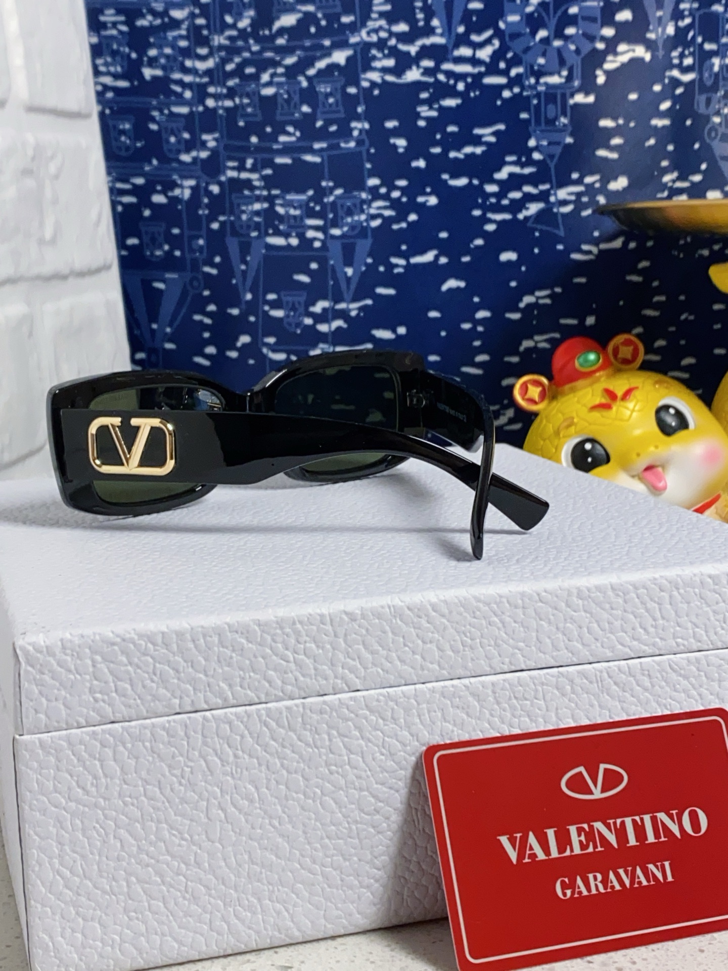   Valentino华伦天奴 韩版方形遮阳情侣款男女高级感ins墨镜潮大框圆脸显脸小太阳眼镜 简单不失