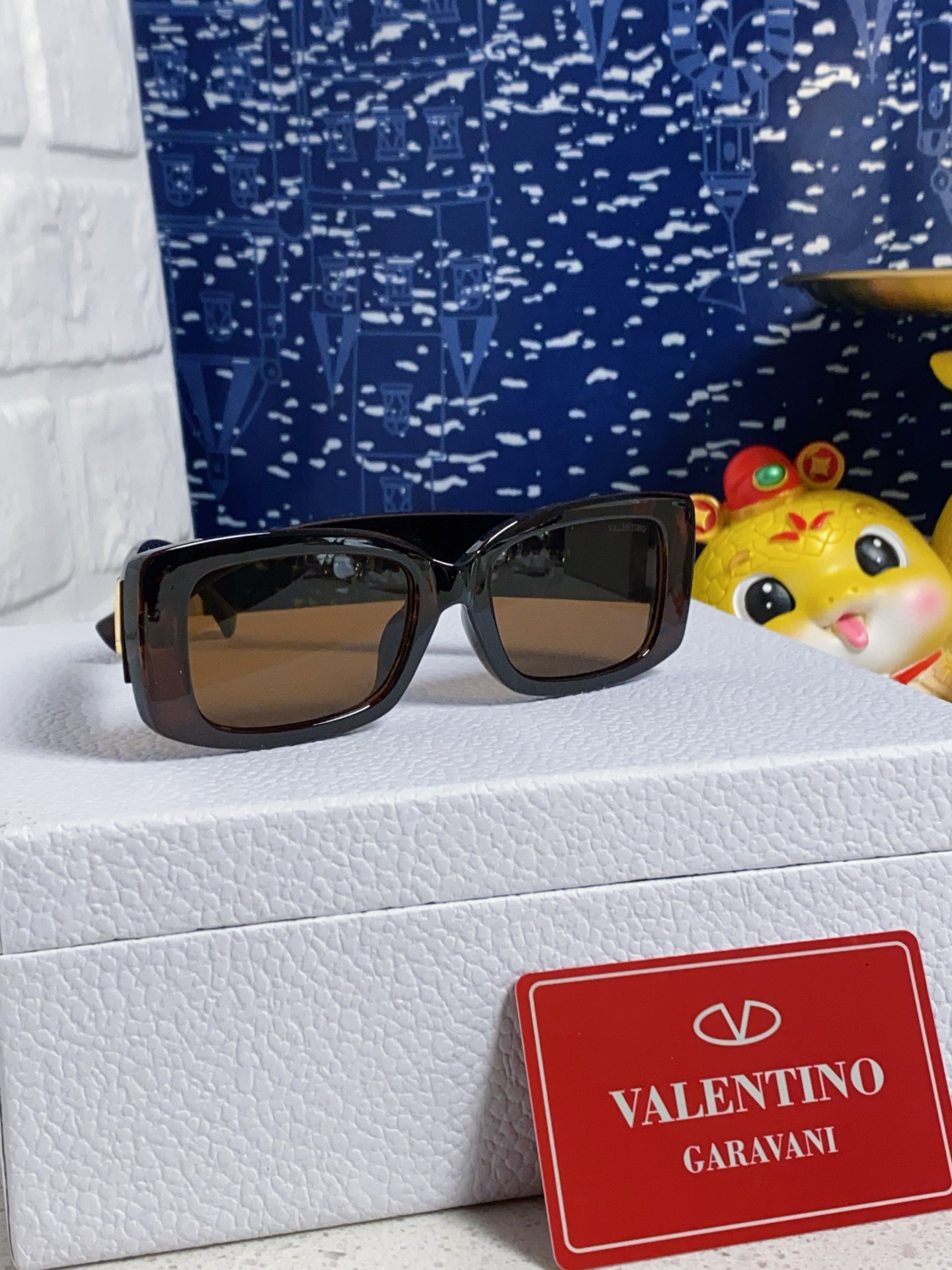   Valentino华伦天奴 韩版方形遮阳情侣款男女高级感ins墨镜潮大框圆脸显脸小太阳眼镜 简单不失
