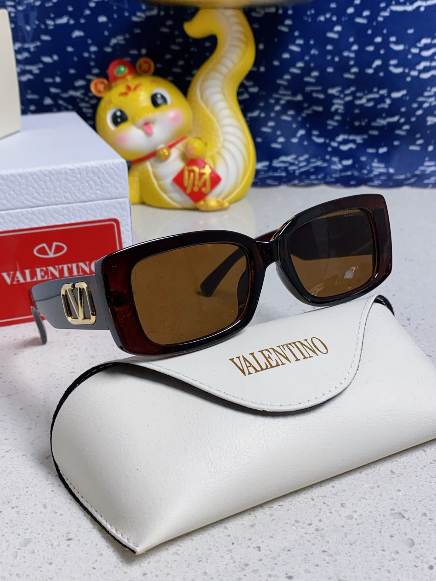   Valentino华伦天奴 韩版方形遮阳情侣款男女高级感ins墨镜潮大框圆脸显脸小太阳眼镜 简单不失