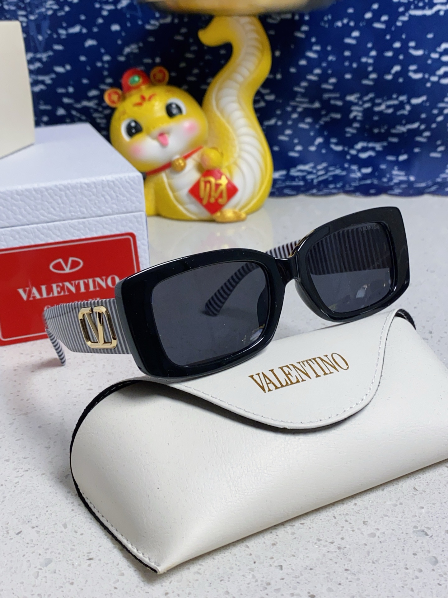   Valentino华伦天奴 韩版方形遮阳情侣款男女高级感ins墨镜潮大框圆脸显脸小太阳眼镜 简单不失