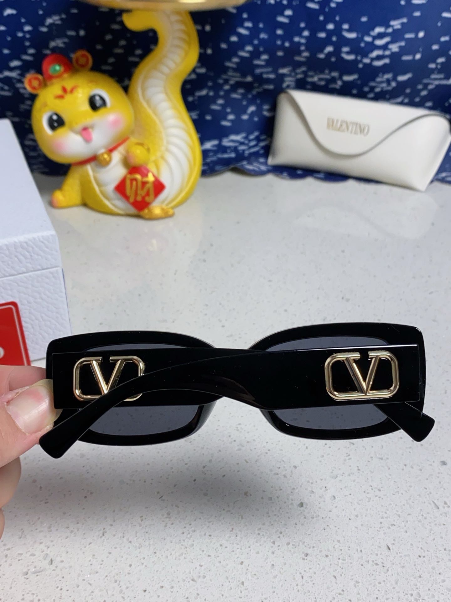  Valentino华伦天奴 韩版方形遮阳情侣款男女高级感ins墨镜潮大框圆脸显脸小太阳眼镜 简单不失