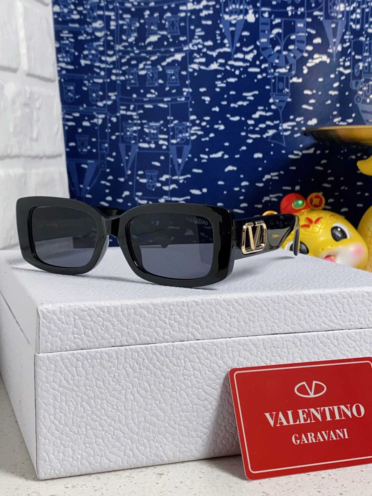   Valentino华伦天奴 韩版方形遮阳情侣款男女高级感ins墨镜潮大框圆脸显脸小太阳眼镜 简单不失