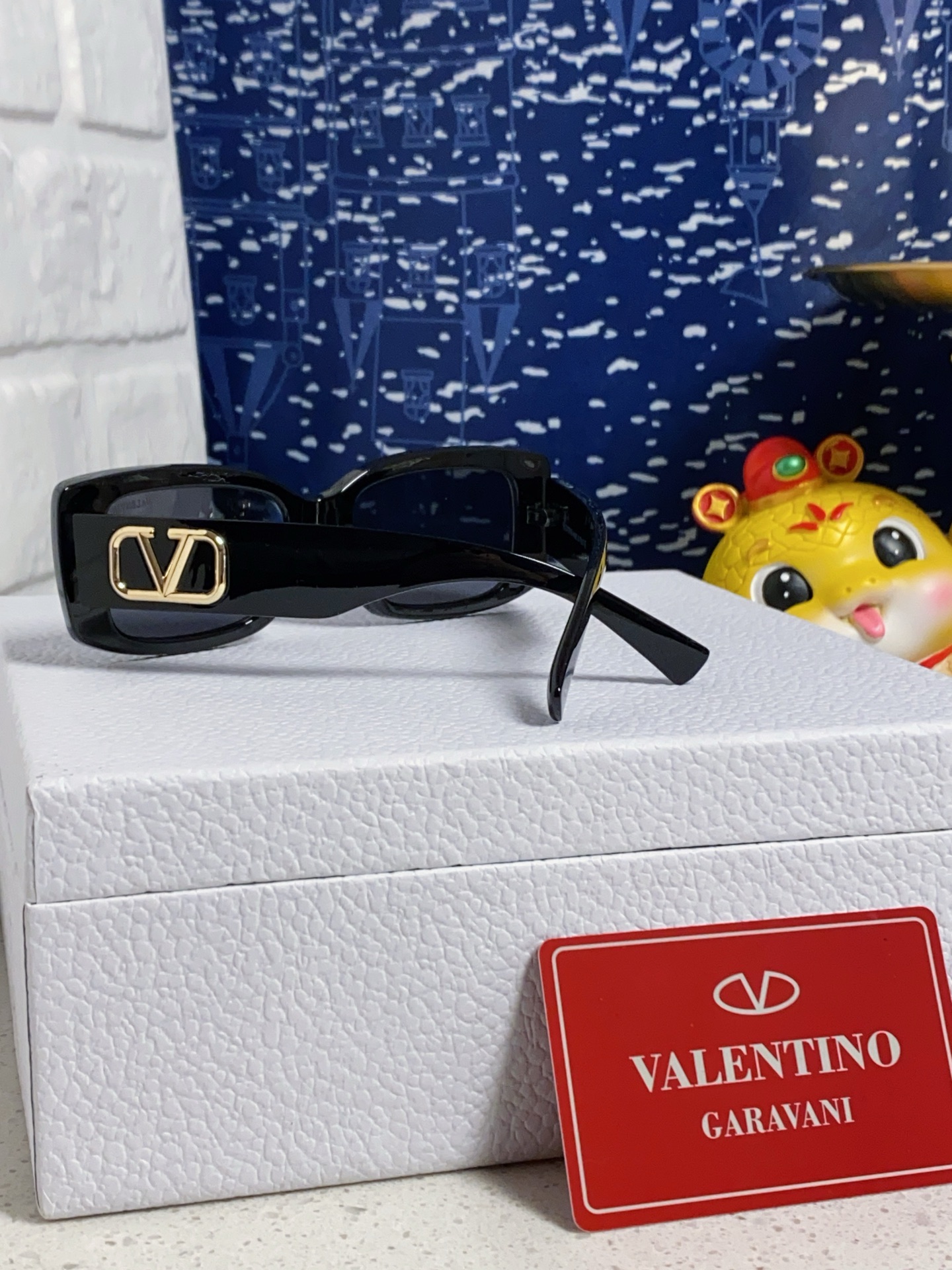   Valentino华伦天奴 韩版方形遮阳情侣款男女高级感ins墨镜潮大框圆脸显脸小太阳眼镜 简单不失