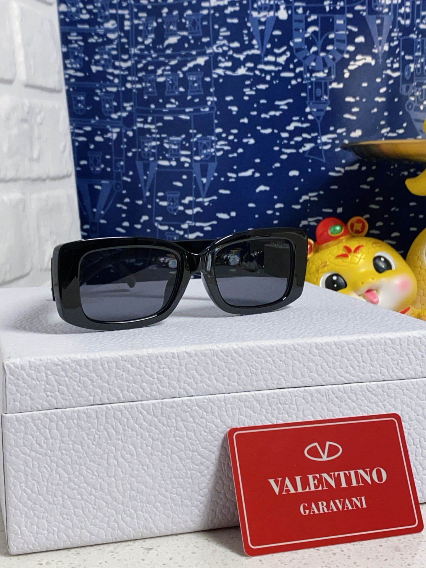   Valentino华伦天奴 韩版方形遮阳情侣款男女高级感ins墨镜潮大框圆脸显脸小太阳眼镜 简单不失