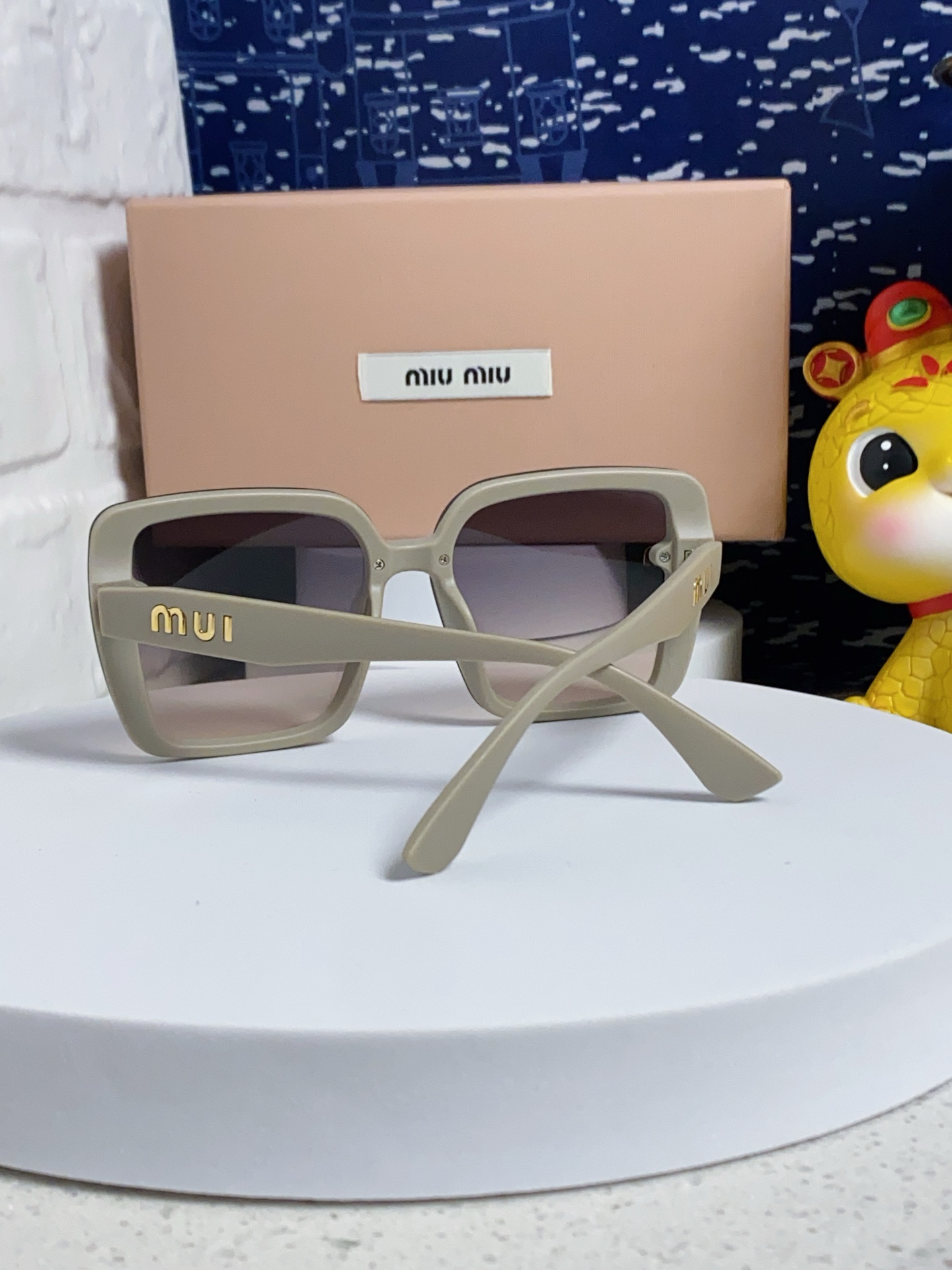  Miumiu缪缪 2025新款偏光墨镜时尚太阳镜方框显瘦女士网红直播爆款街拍眼镜潮