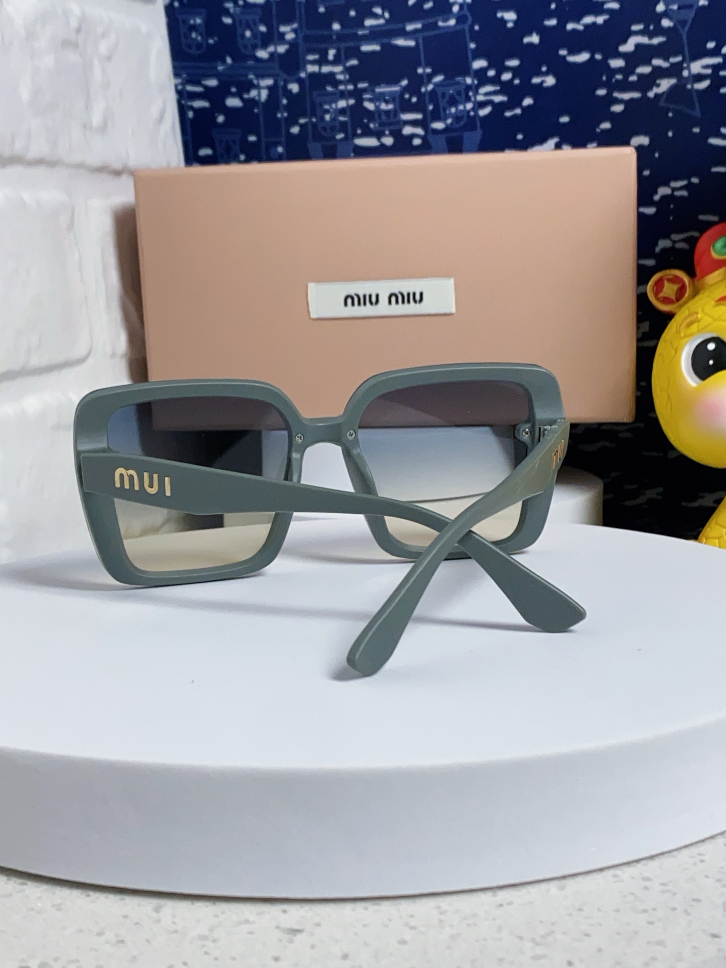  Miumiu缪缪 2025新款偏光墨镜时尚太阳镜方框显瘦女士网红直播爆款街拍眼镜潮
