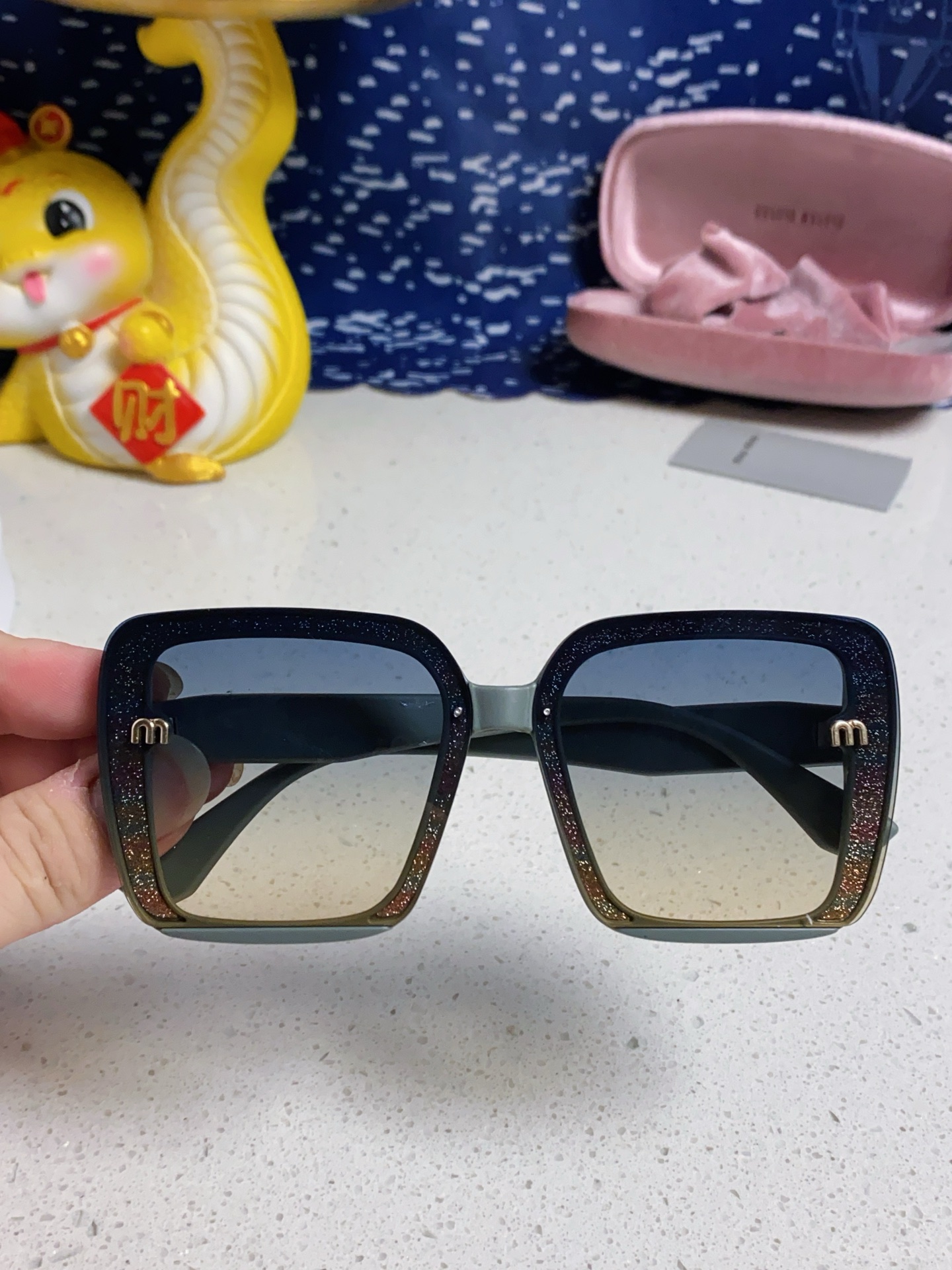  Miumiu缪缪 2025新款偏光墨镜时尚太阳镜方框显瘦女士网红直播爆款街拍眼镜潮