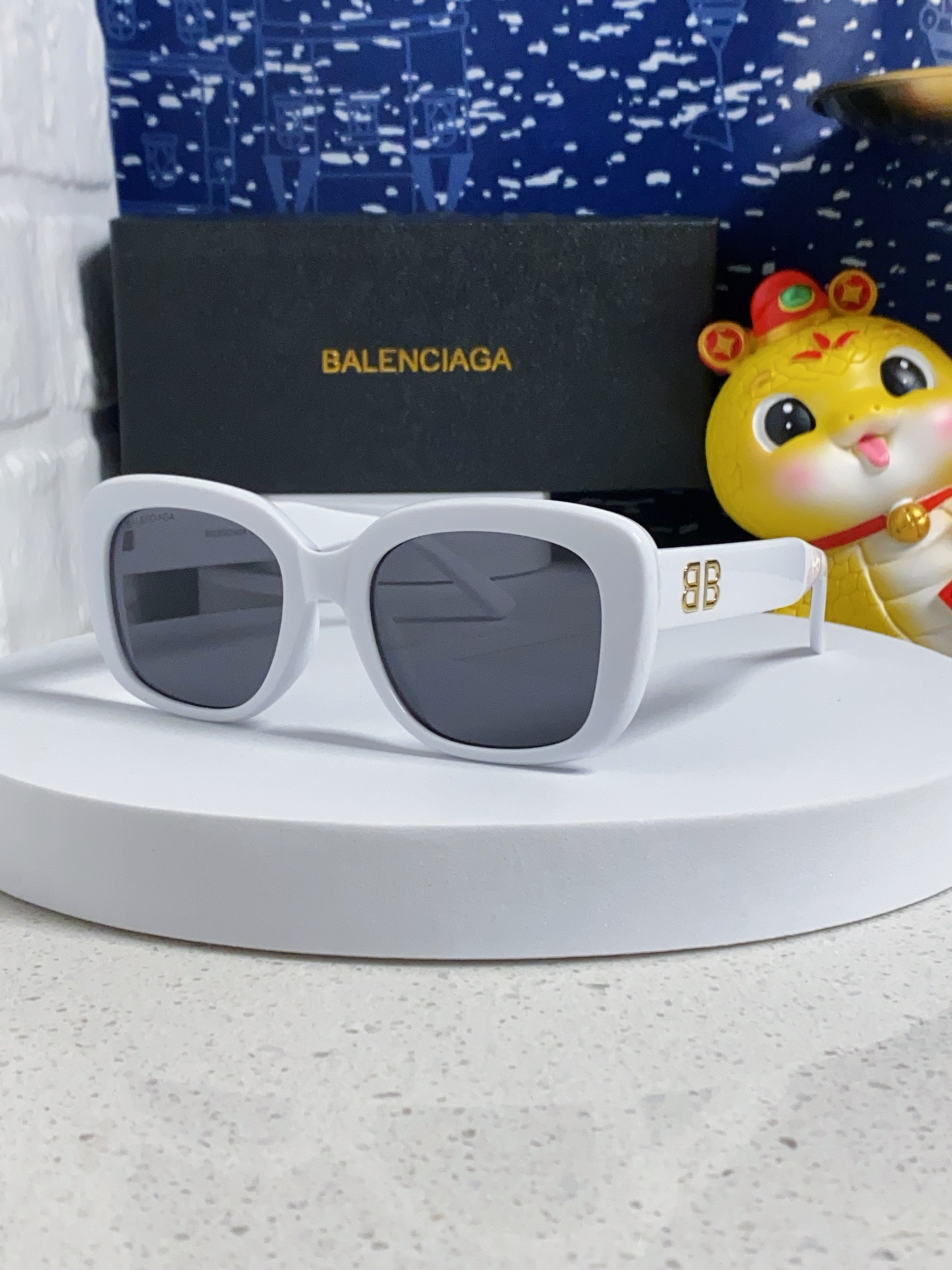  Balenciaga巴黎世家 2025新款蝶形墨镜女时尚潮流方框复古板材太阳眼镜男BB0295