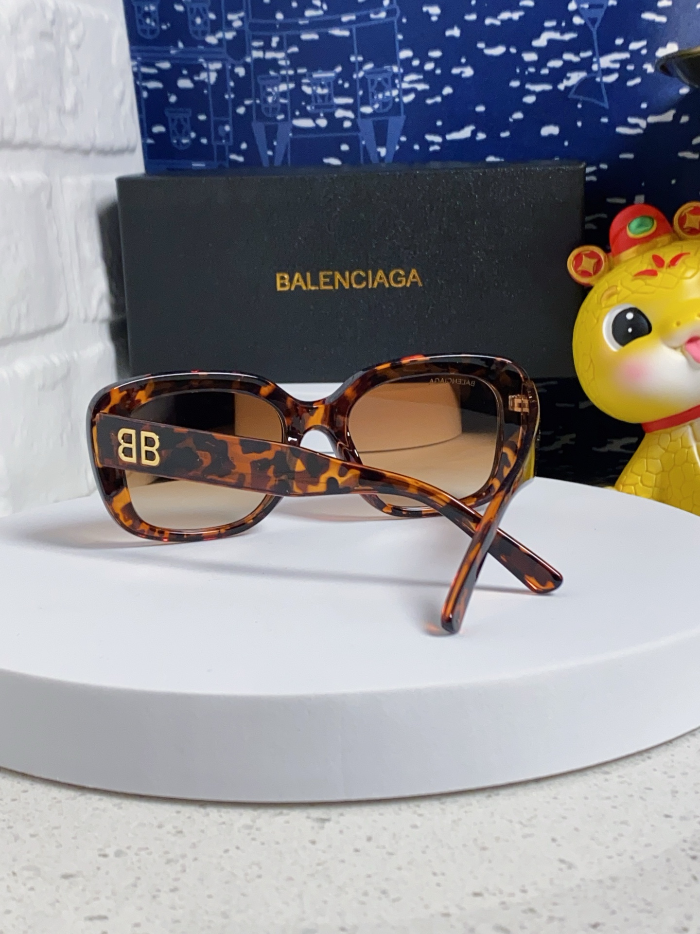  Balenciaga巴黎世家 2025新款蝶形墨镜女时尚潮流方框复古板材太阳眼镜男BB0295