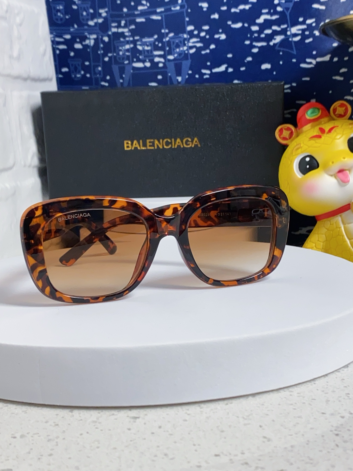  Balenciaga巴黎世家 2025新款蝶形墨镜女时尚潮流方框复古板材太阳眼镜男BB0295