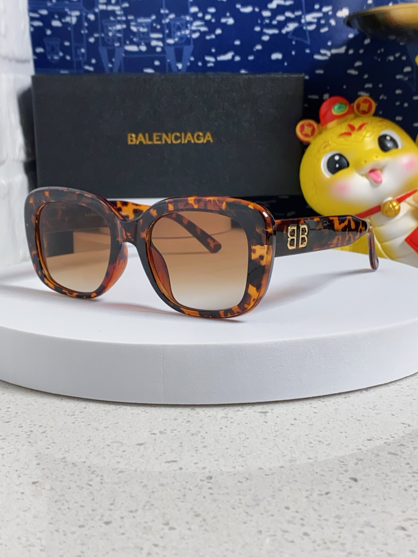  Balenciaga巴黎世家 2025新款蝶形墨镜女时尚潮流方框复古板材太阳眼镜男BB0295