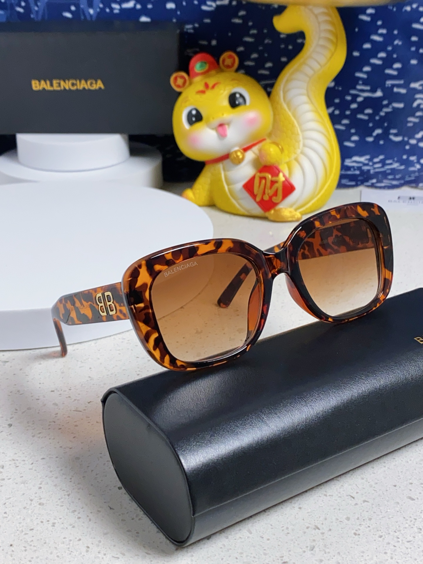  Balenciaga巴黎世家 2025新款蝶形墨镜女时尚潮流方框复古板材太阳眼镜男BB0295