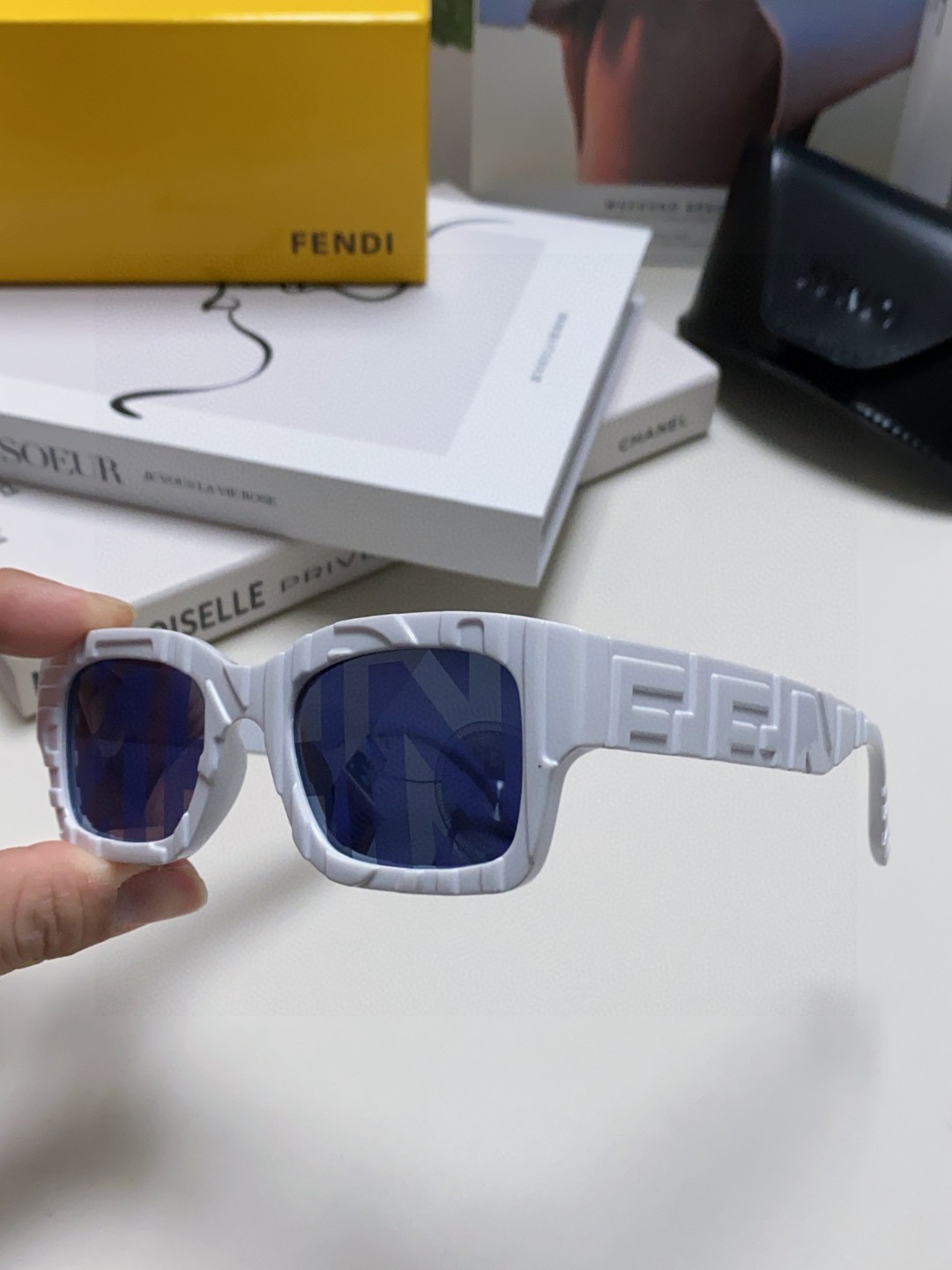 FENDI芬迪 2025新款方形太阳镜欧美个性嘻哈网红ins凹凸字母网红街拍墨镜