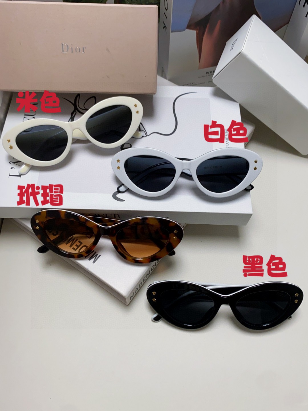  DIOR 迪奥 猫眼时尚女款墨镜 
经典双色拼搭
~正面饰以金色饰面星星五金
•醋酸纤维镜腿，饰以CH
