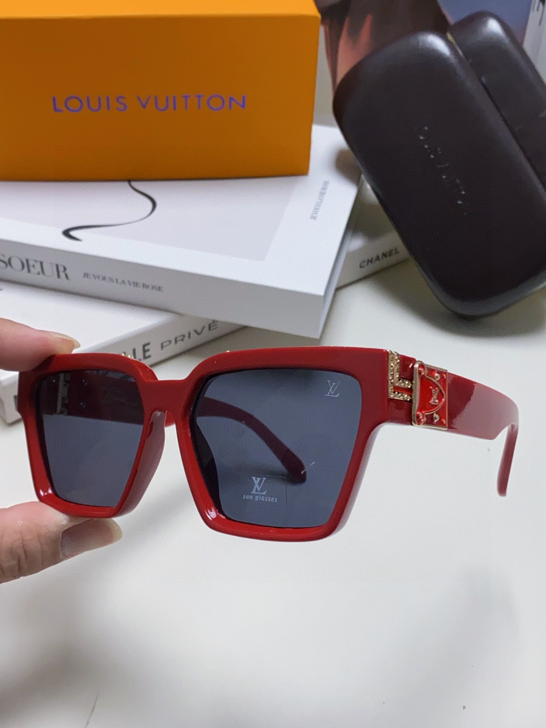  LOUIS VUITTON 路易威登 
原版一比一 秀场焦点 
Lv 名副其实的百万富翁