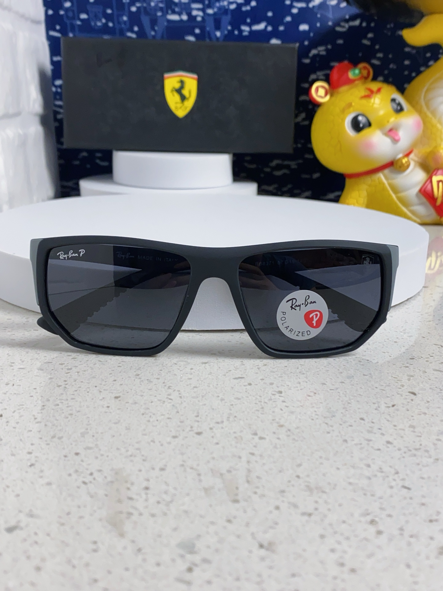  Ray Ban雷朋法拉利联名款 2025新款男友系列方形中性太阳镜偏光镜片 RB8371 