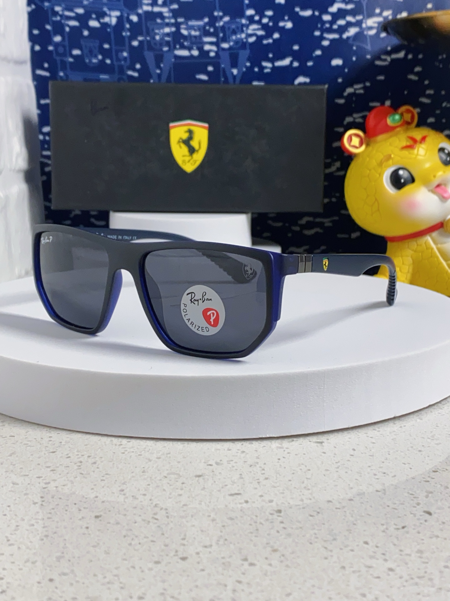  Ray Ban雷朋法拉利联名款 2025新款男友系列方形中性太阳镜偏光镜片 RB8371 