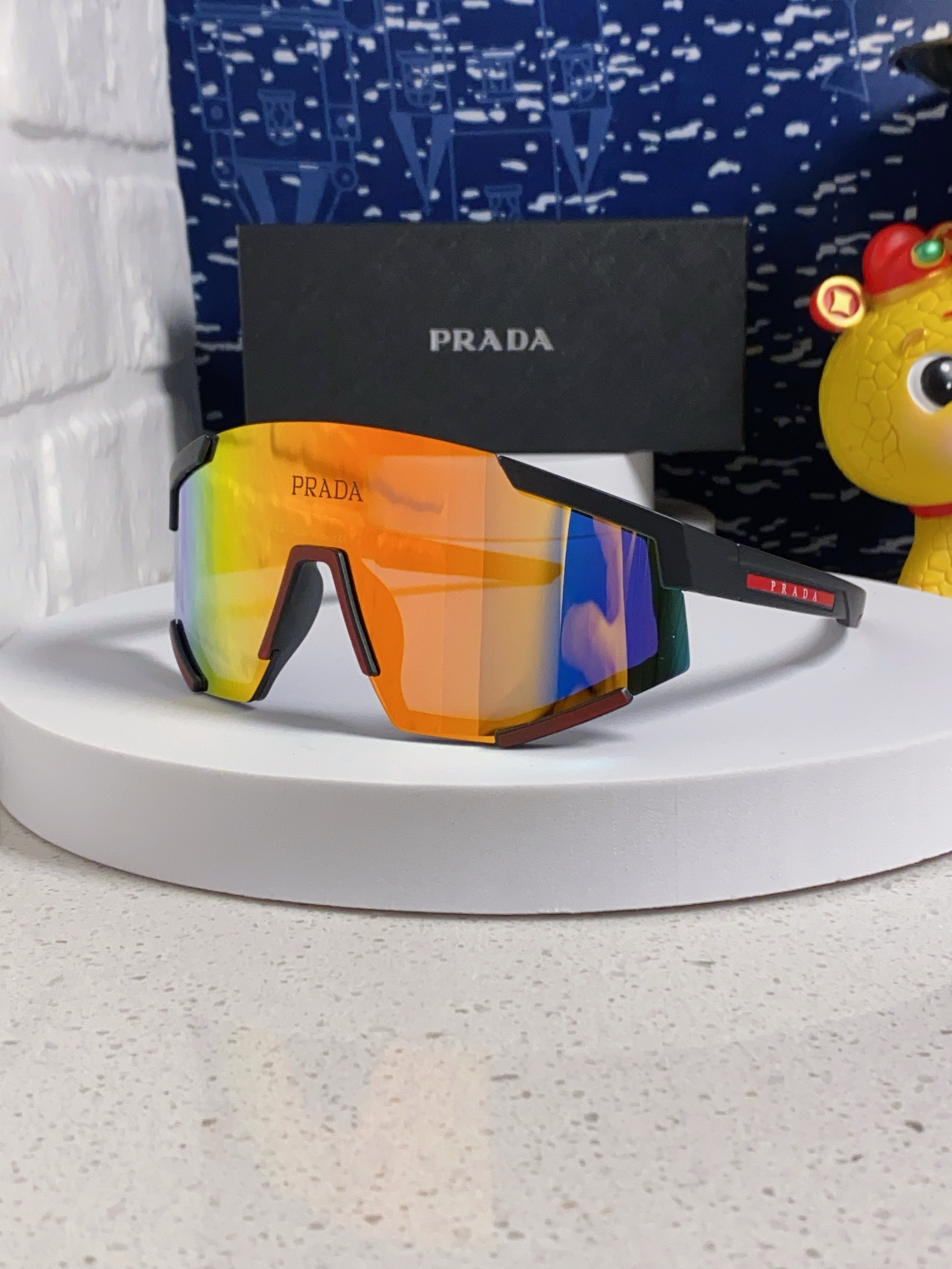  PRADA 普拉达 欧美高级感超轻大框连体防紫外线墨镜滑雪骑行户外护目太阳眼镜 男女通用 风镜