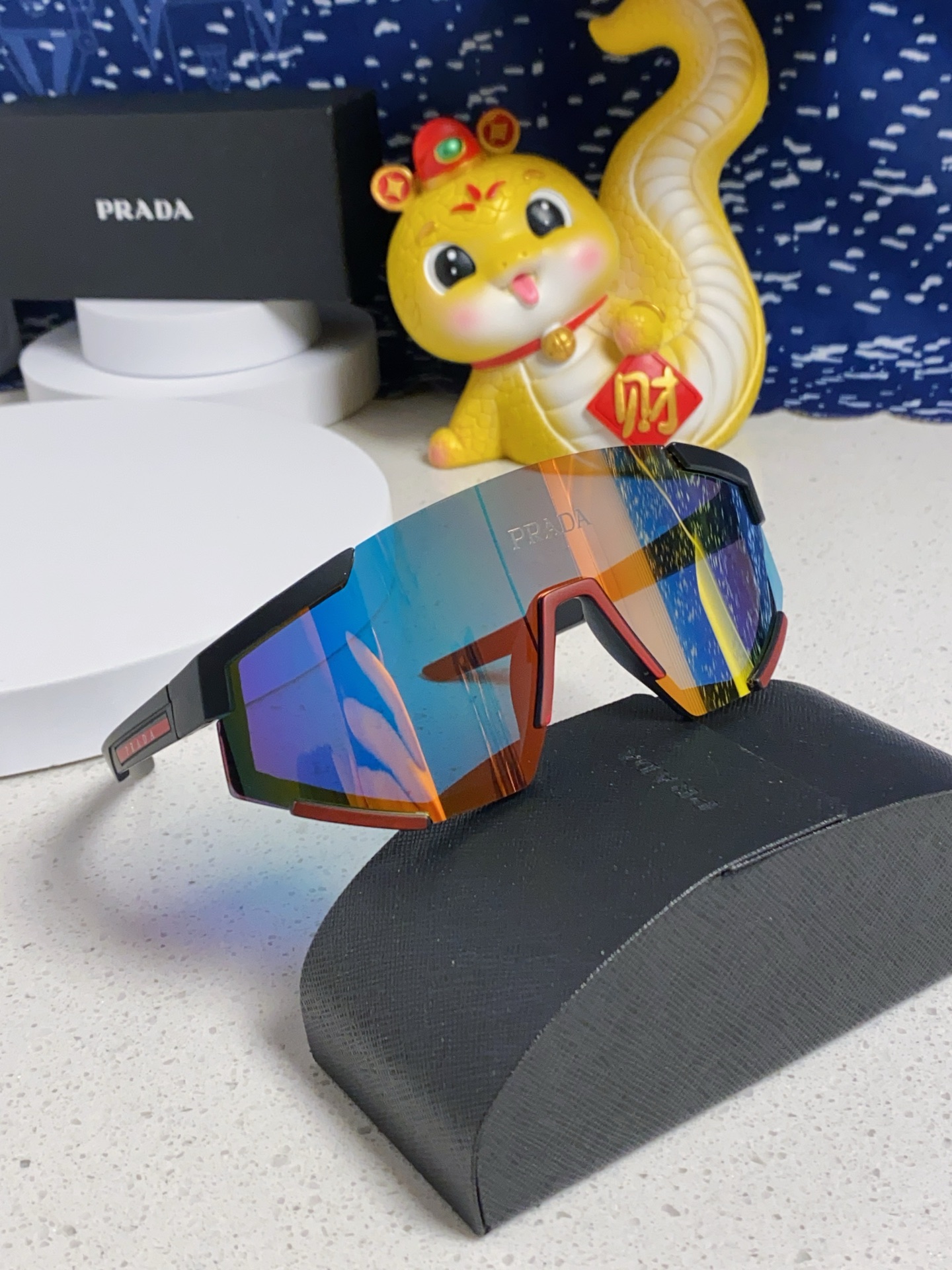  PRADA 普拉达 欧美高级感超轻大框连体防紫外线墨镜滑雪骑行户外护目太阳眼镜 男女通用 风镜