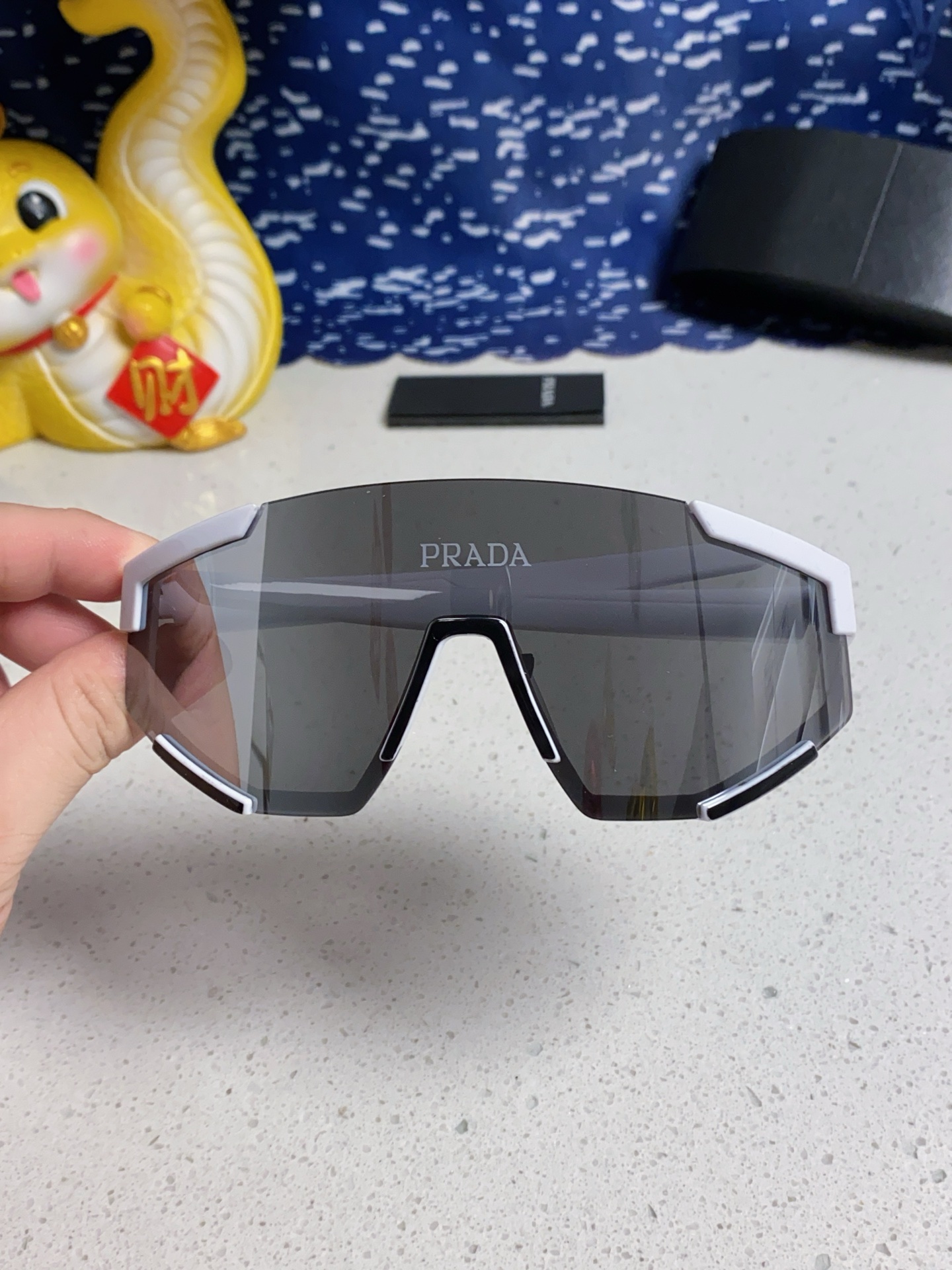  PRADA 普拉达 欧美高级感超轻大框连体防紫外线墨镜滑雪骑行户外护目太阳眼镜 男女通用 风镜