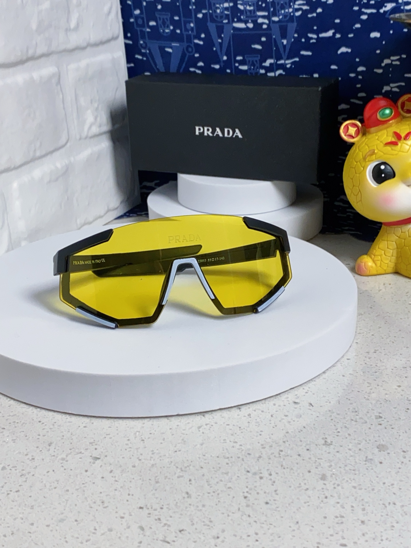  PRADA 普拉达 欧美高级感超轻大框连体防紫外线墨镜滑雪骑行户外护目太阳眼镜 男女通用 风镜