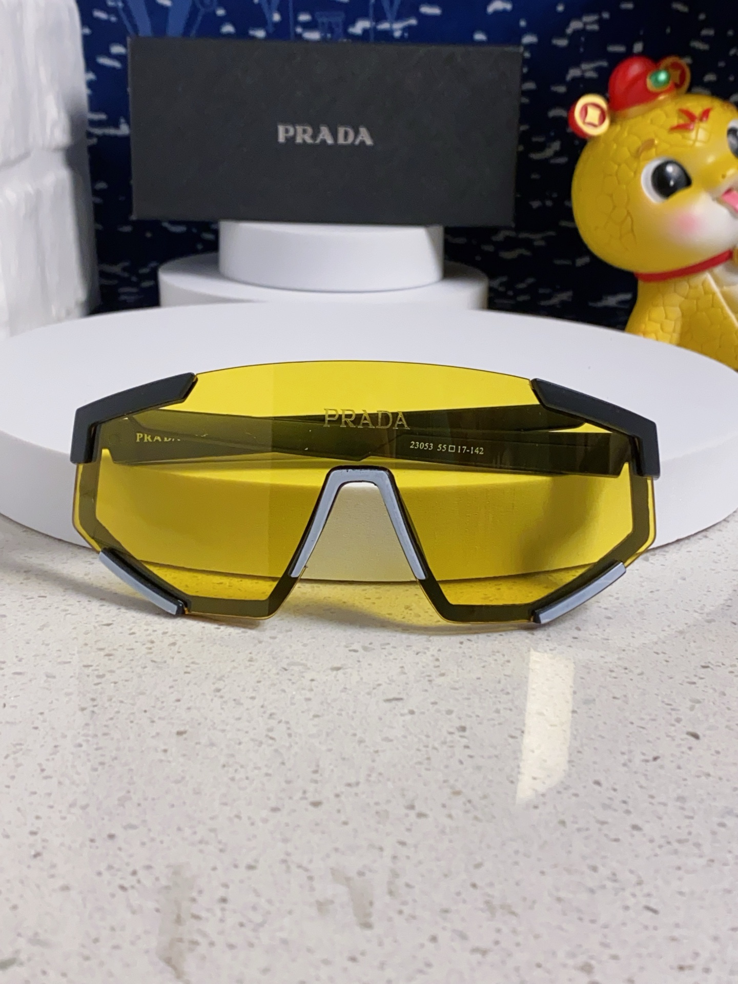  PRADA 普拉达 欧美高级感超轻大框连体防紫外线墨镜滑雪骑行户外护目太阳眼镜 男女通用 风镜