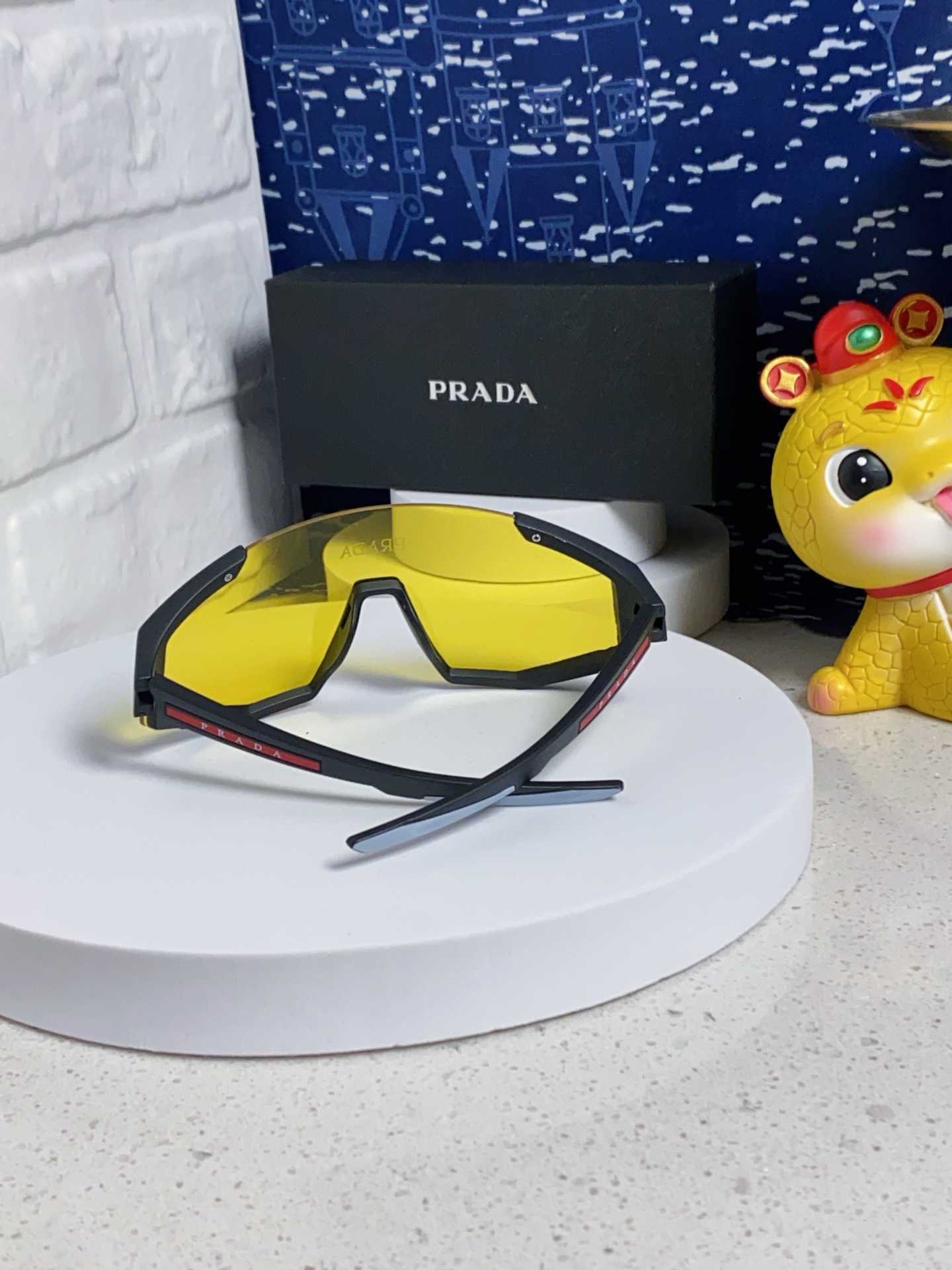  PRADA 普拉达 欧美高级感超轻大框连体防紫外线墨镜滑雪骑行户外护目太阳眼镜 男女通用 风镜