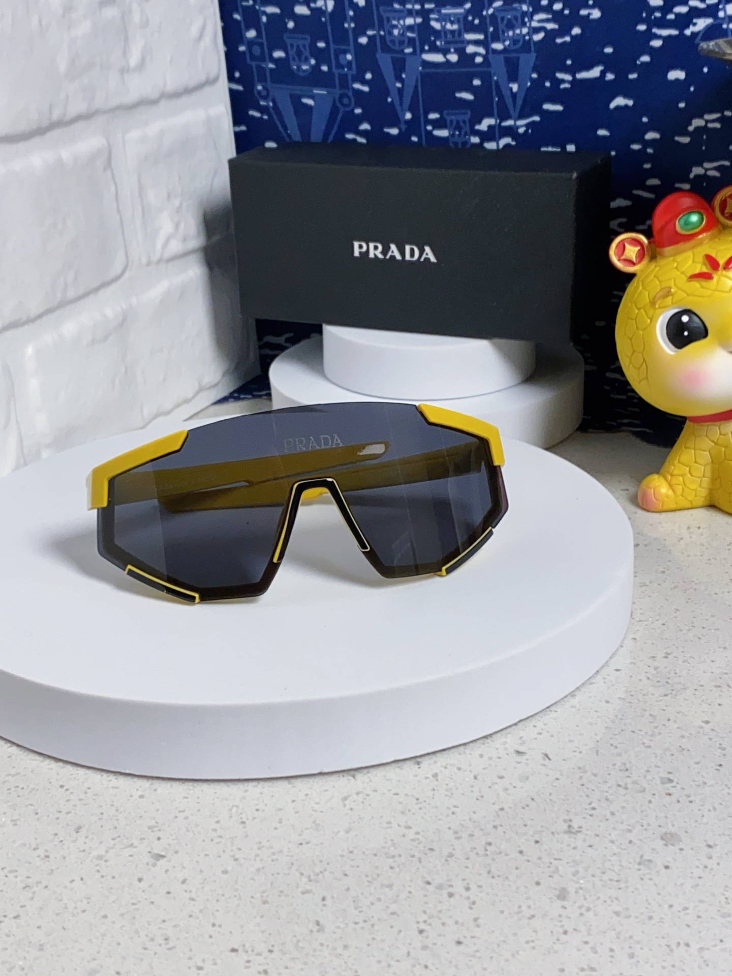  PRADA 普拉达 欧美高级感超轻大框连体防紫外线墨镜滑雪骑行户外护目太阳眼镜 男女通用 风镜